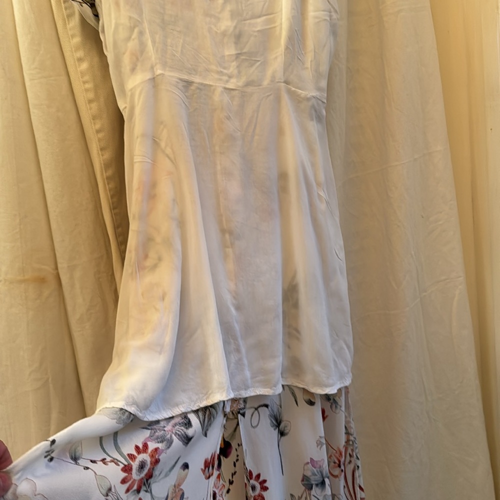LULU.   Summer floral Dress w/ruffled neckline. Lined. VGUC . Size MED - Picture 9 of 14